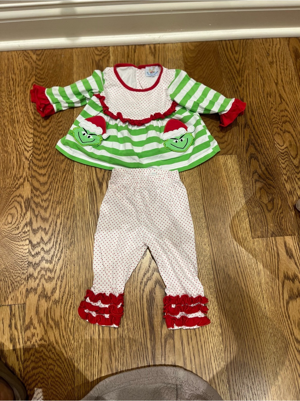 Busy bees smocks! Girl's Green & Red Holiday Grinch Stripe Tunic Set 12m